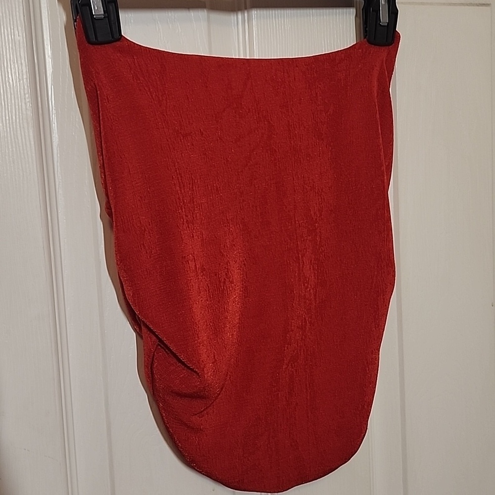 STRAPLESS RED TUBE TOP WITH CINCHED SIDES SZ.L